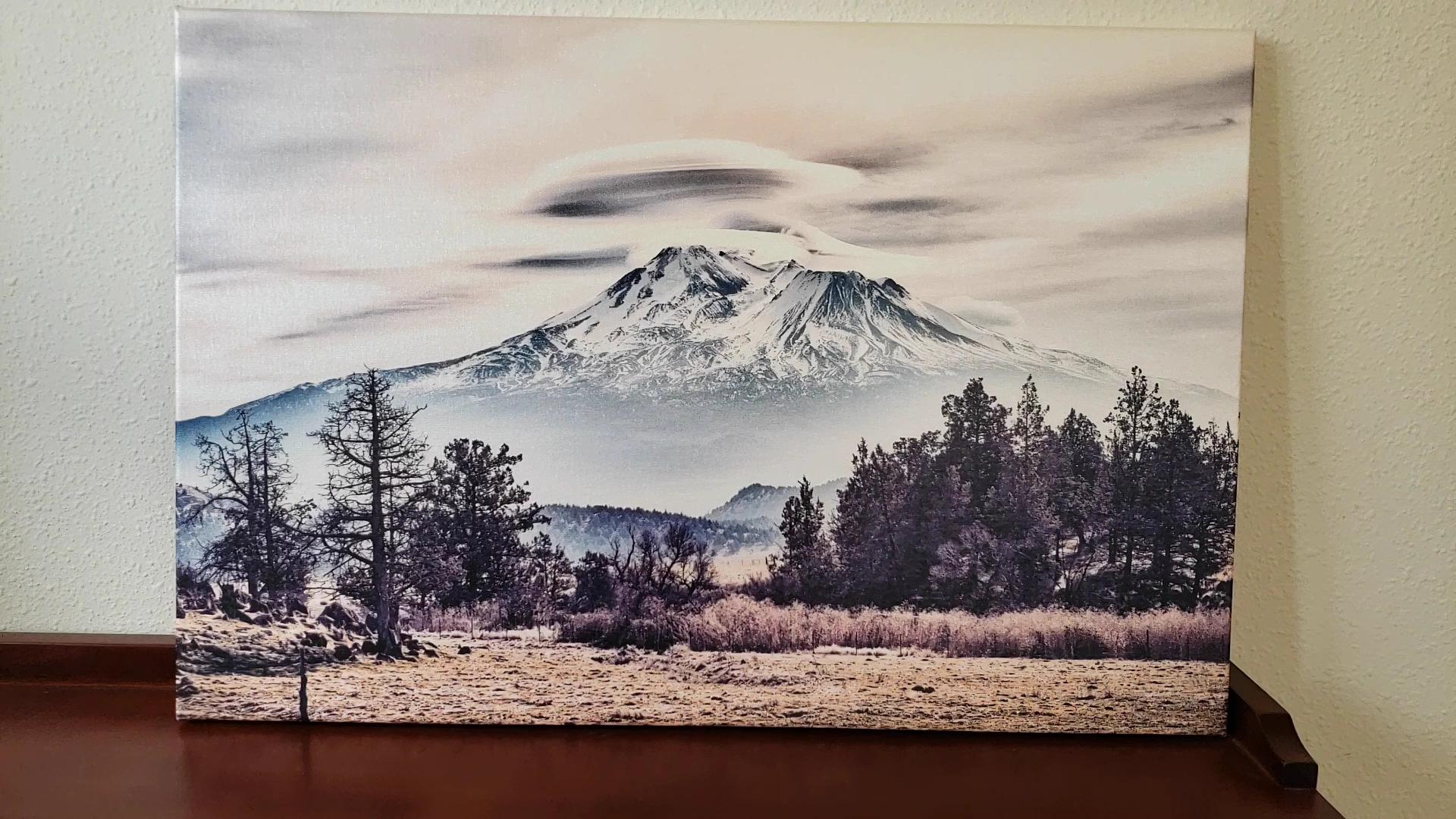 Photo with lenticular clouds above Mount Shasta - 5525